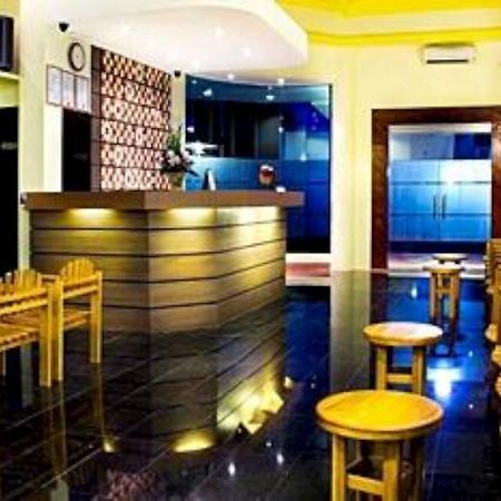 Mervit Hotel Padang (Sumatra) Exterior foto